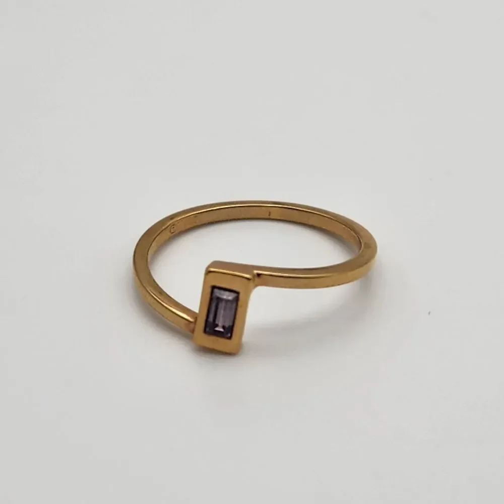 Vintage Avon Gold Tone & Purple Rhinestone Ring (7)